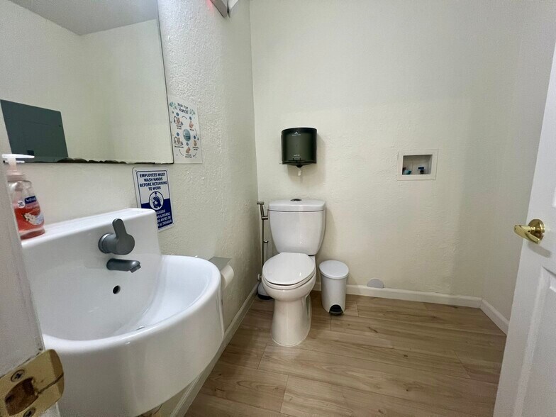 More Photos Of 2455 Ark Academy Ct, Sanford Office For Sale