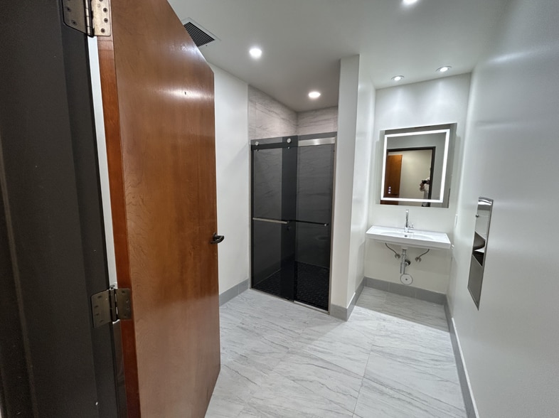 More Photos Of 20355 Hawthorne Blvd, Torrance Office For Lease