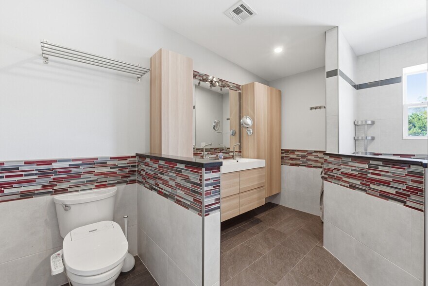 More Photos Of 8600 Airport Blvd, Leesburg Airplane Hangar For Sale