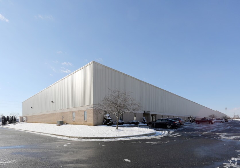 More Photos Of 499 Running Pump Rd, Lancaster Warehouse For Lease