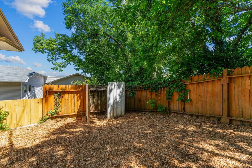 More Photos Of 500 S 2nd St, Branson Specialty For Sale