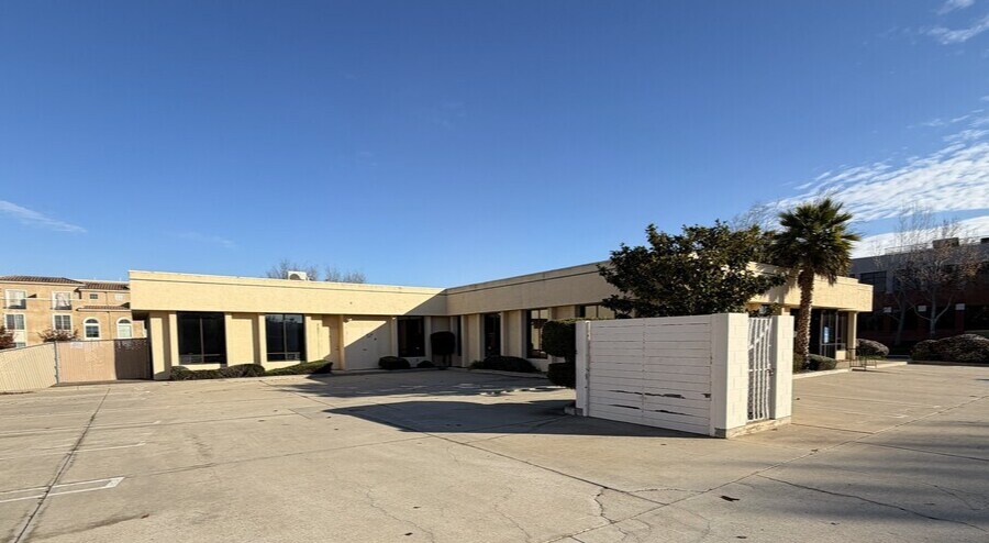 More Photos Of 2401 Professional Pky, Santa Maria Office Residential For Sale