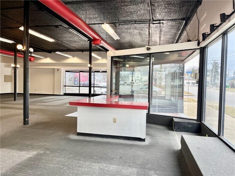 More Photos Of 641 Lincoln Way W, Massillon Showroom For Lease