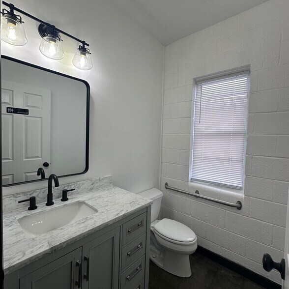 More Photos Of 710 Dawn St, Richmond Warehouse For Lease