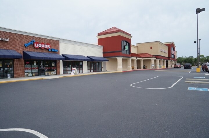 More Photos Of 860 Parris Island Gtwy, Beaufort General Retail For Lease