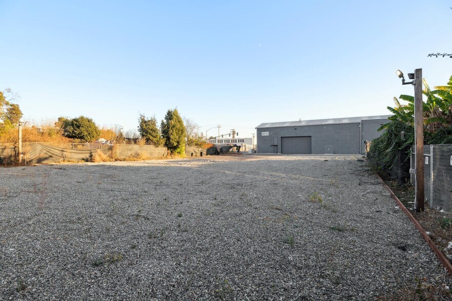 More Photos Of 1000 Calcot Pl, Oakland Warehouse For Lease