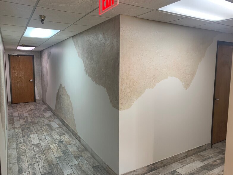 More Photos Of 919 W Mayfield Rd, Arlington Warehouse For Lease