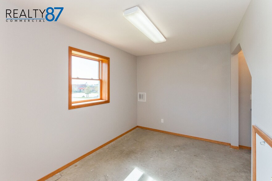 More Photos Of 6325 7th Street Ct SW, Cedar Rapids Warehouse For Lease