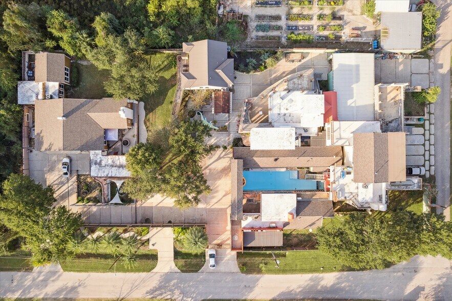 Primary Photo Of 614 Pine Gully Rd, Seabrook Apartments For Sale