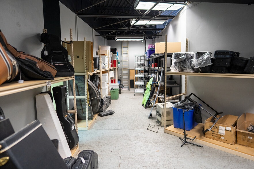 More Photos Of 1055 W Red Cliffs Dr, Washington Freestanding For Lease