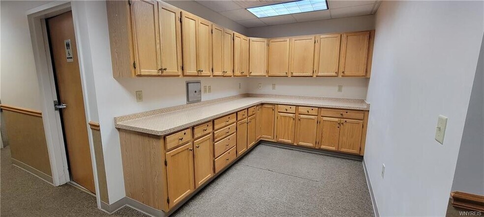 More Photos Of 5879 Snyder Dr, Lockport Medical For Sale