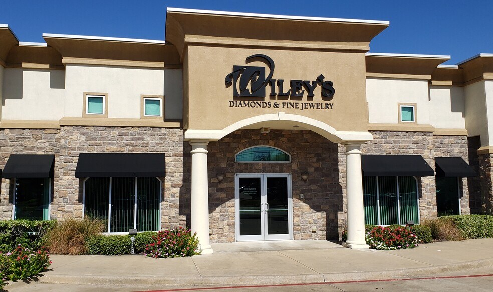 More Photos Of 2251 Brown St, Waxahachie Freestanding For Sale