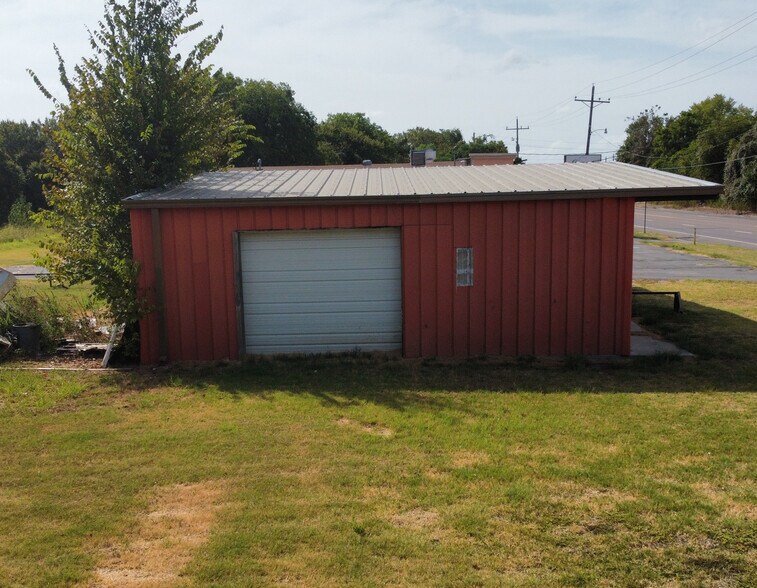 More Photos Of 304 Main Street, Calvert Restaurant For Sale