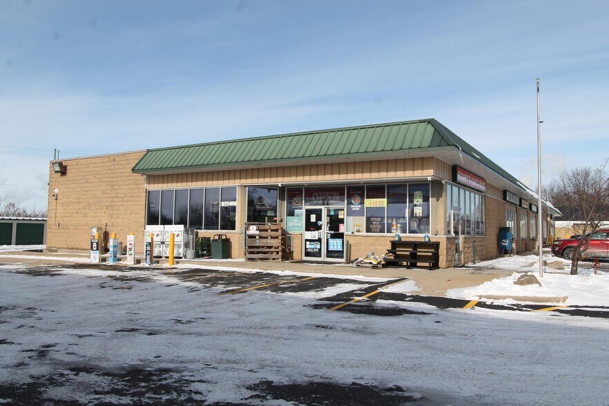 More Photos Of 1220 Janesville Ave, Fort Atkinson Storefront For Sale