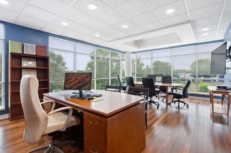 More Photos Of 662 Penn St, Newtown Office For Sale