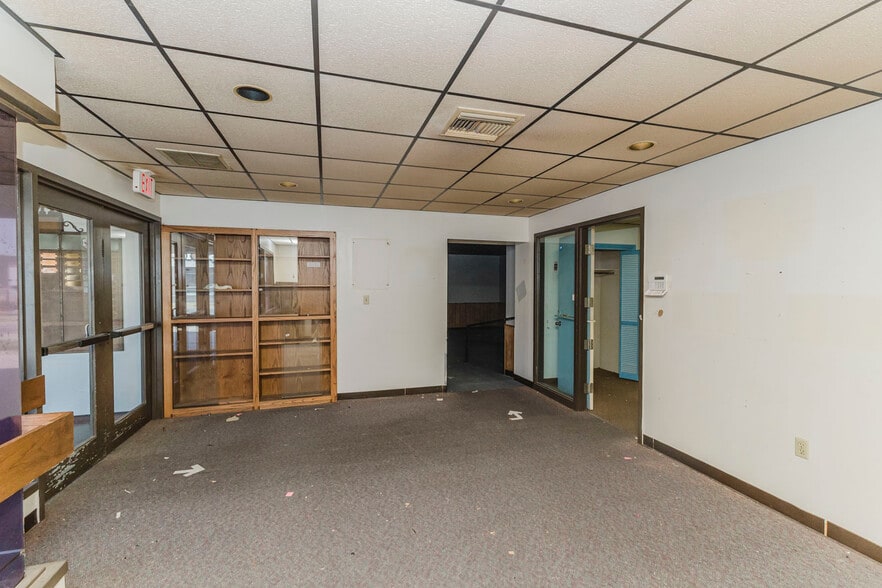 More Photos Of 1560 S Topeka St, Wichita Lodge Meeting Hall For Sale