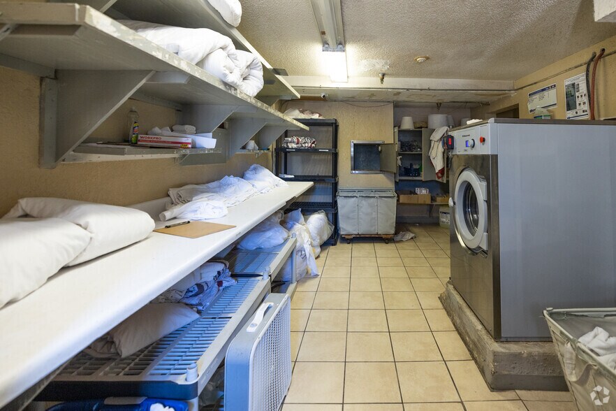 More Photos Of 10901 Harts Rd, Jacksonville Hotel For Sale