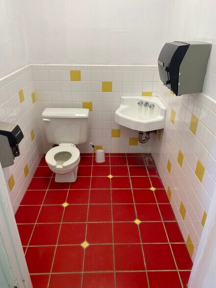 More Photos Of 630 W 17th Pl, Tempe Schools For Lease