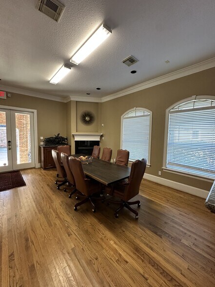 More Photos Of 112 E 4th St, Houston Coworking Space