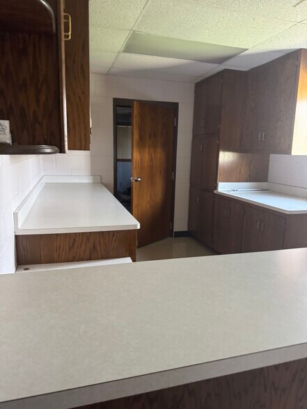 More Photos Of 2525 Oakwood Rd, Oak Creek Schools For Sale