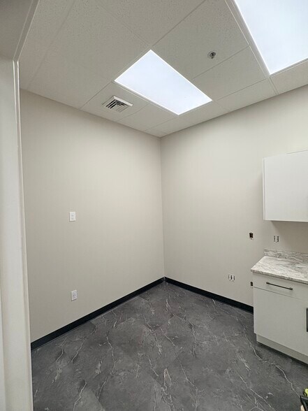 More Photos Of 251 W Main St, Branford Storefront For Lease