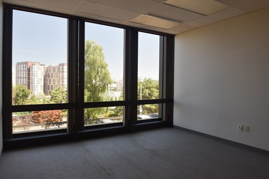 More Photos Of 2121 SW Broadway, Portland Office For Lease
