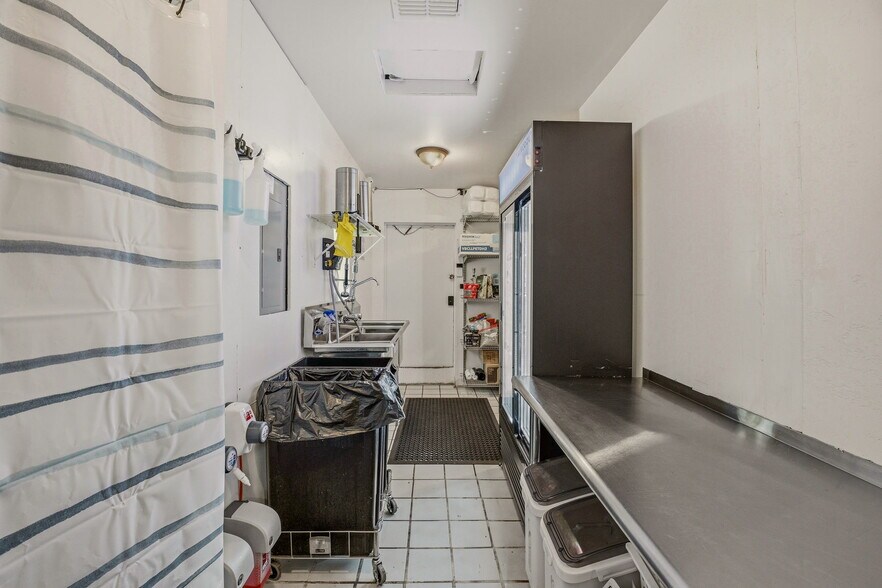 More Photos Of 608 SW Big Bend Trl, Glen Rose Restaurant For Sale