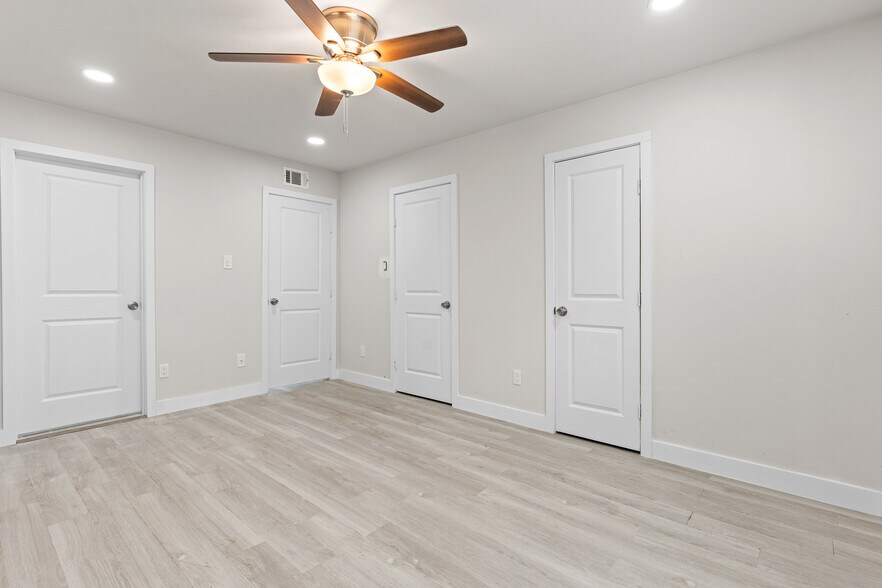 More Photos Of 8330 Carvel Ln, Houston Apartments For Sale