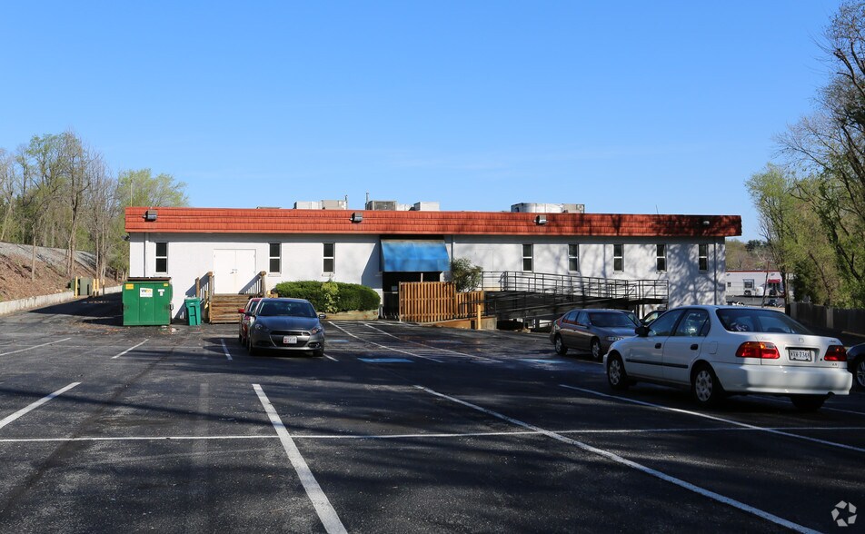 More Photos Of 4920-4932 Wyaconda Rd, Rockville Office For Lease
