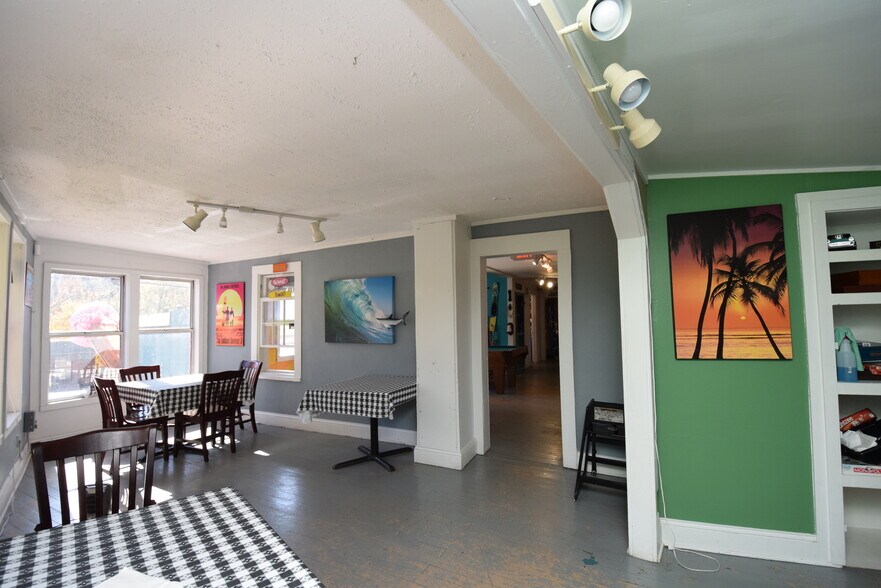 More Photos Of 112 W Main St, Burnsville Flex For Lease