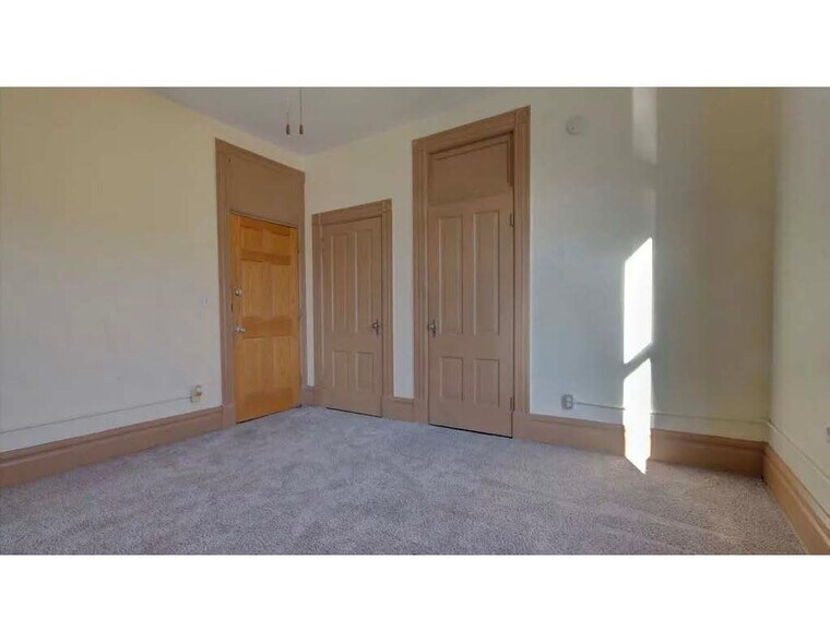 More Photos Of 910-912 W 3rd St, Davenport Apartments For Sale