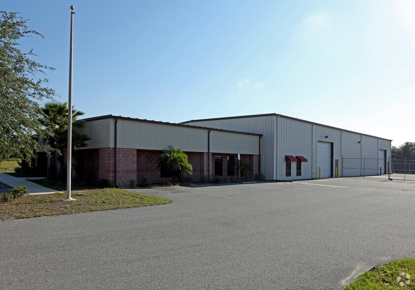 More Photos Of 1903 Greenleaf Ln, Leesburg Warehouse For Lease