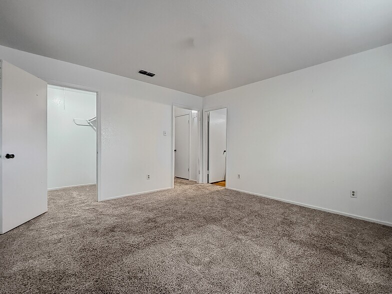 More Photos Of 3701-3740 Thornberry Ct, Corpus Christi Apartments For Sale