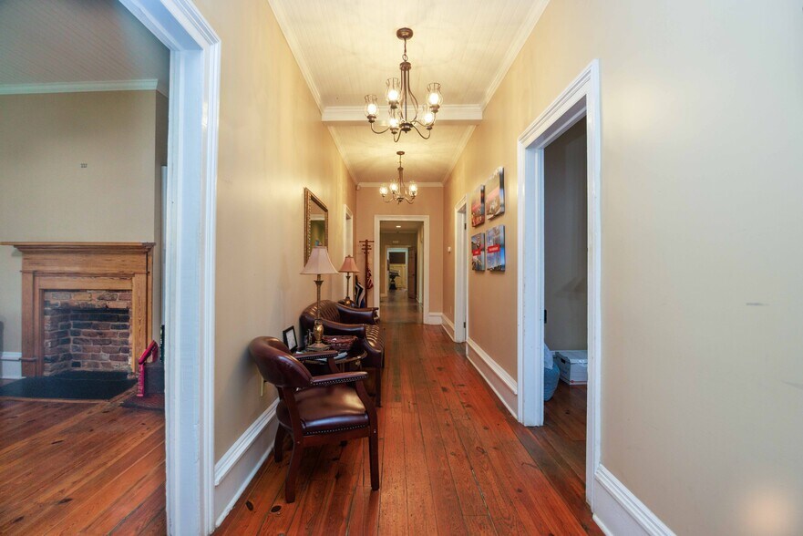 More Photos Of 106 N Alexander Ave, Washington Office For Sale