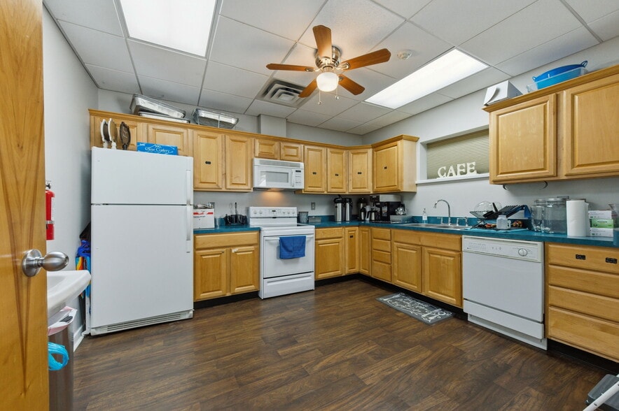 More Photos Of 2744 Red Lion Rd, Bear Religious Facility For Lease