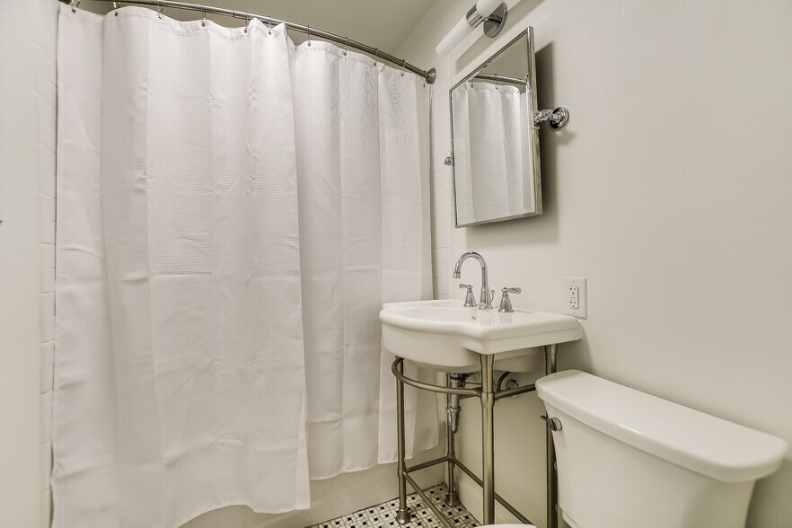 More Photos Of 702 San Antonio St, Austin Loft Creative Space For Lease