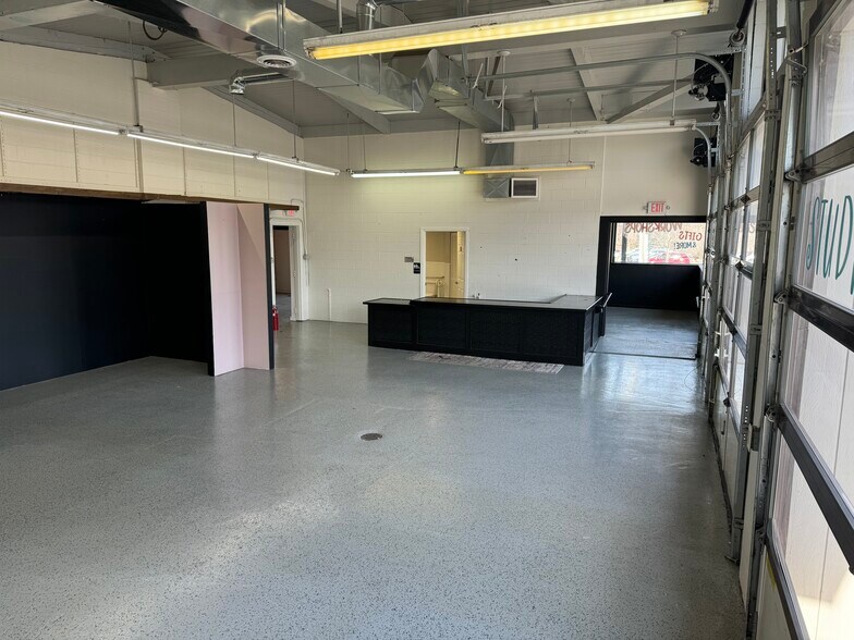 More Photos Of 5 S Madison St, Oswego Storefront Retail Office For Lease