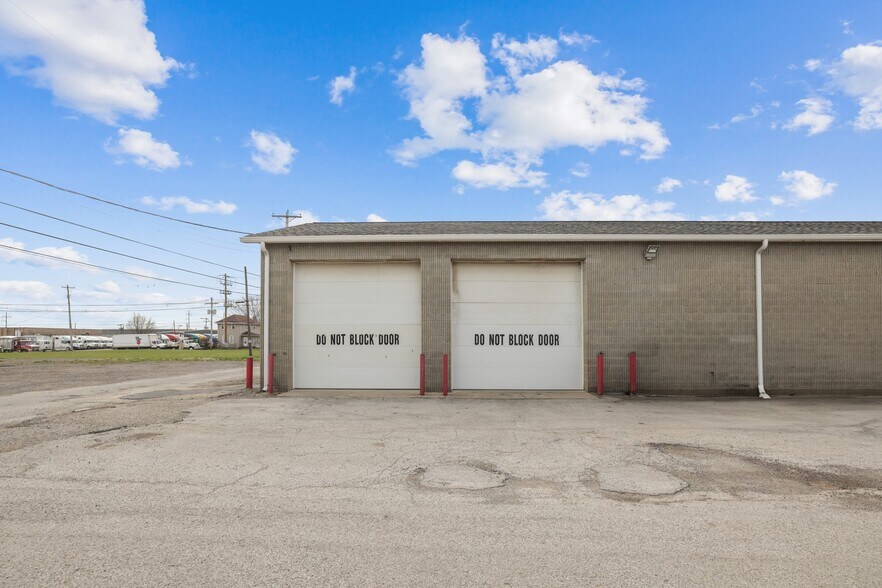 More Photos Of 1890 S High St, Columbus Light Distribution For Sale