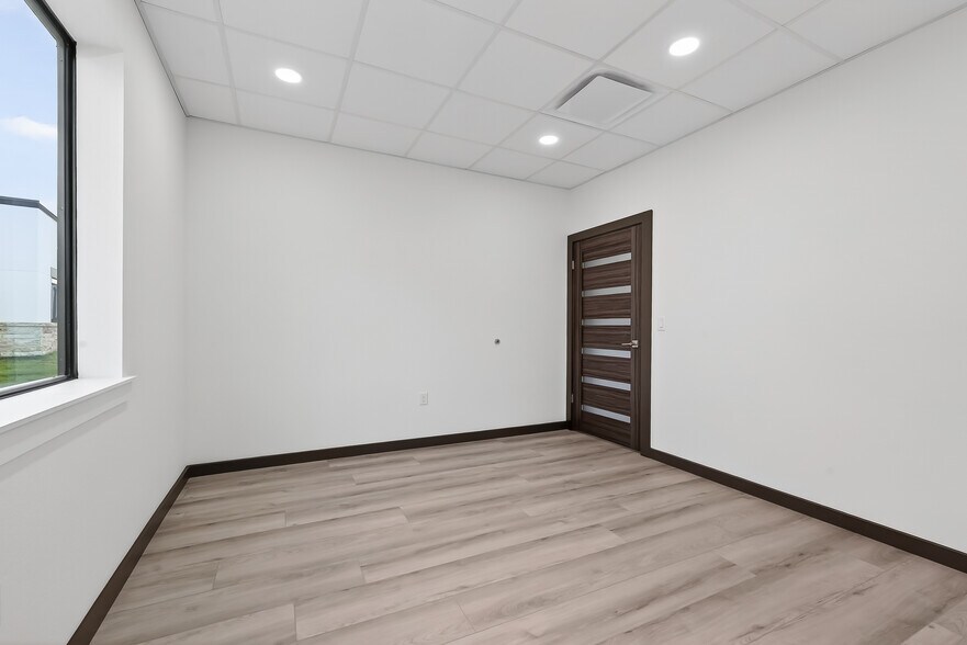 More Photos Of 5151 Meadow Ranch Pky, Richmond Office For Lease