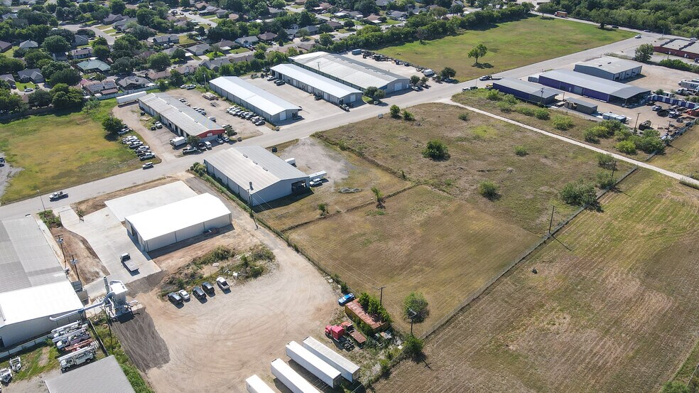 More Photos Of 328 Thomas Pl, Everman Manufacturing For Sale