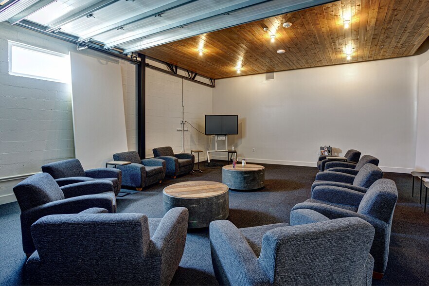 More Photos Of 1001 3rd Ave N, Nashville Office For Lease