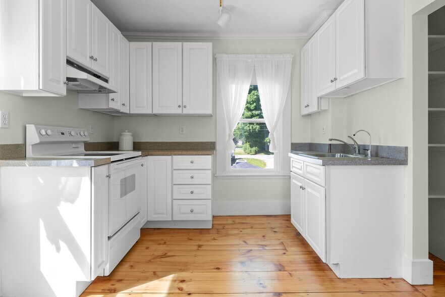 More Photos Of 7 Main St. St, Essex Apartments For Sale