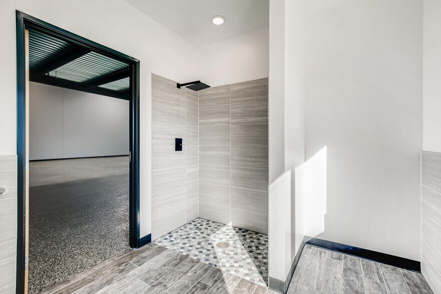 More Photos Of 7637 FM 3009, Schertz Light Distribution For Sale