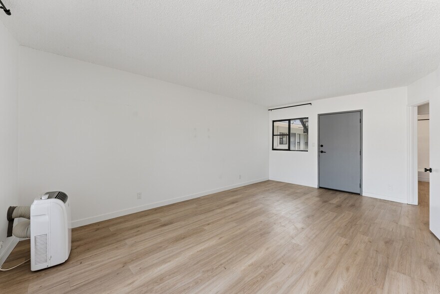More Photos Of 5810 San Vicente Blvd, Los Angeles Apartments For Sale