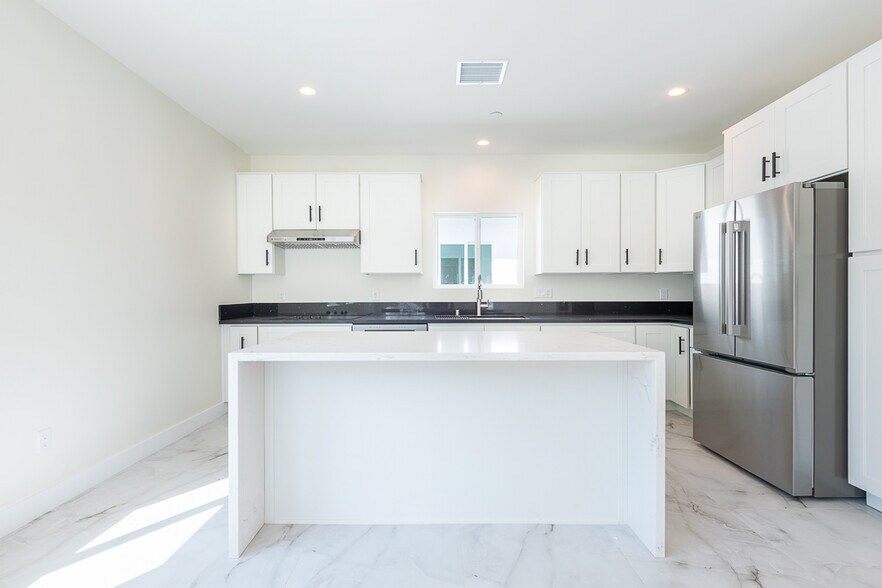 More Photos Of 8004 Shirley Ave, Reseda Multifamily For Sale