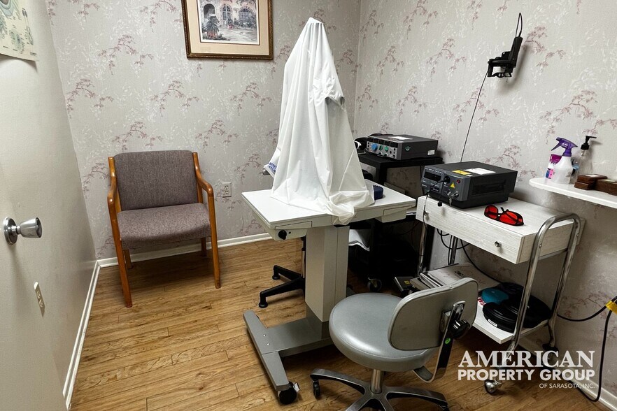 More Photos Of 3920 Bee Ridge Rd, Sarasota Medical For Sale