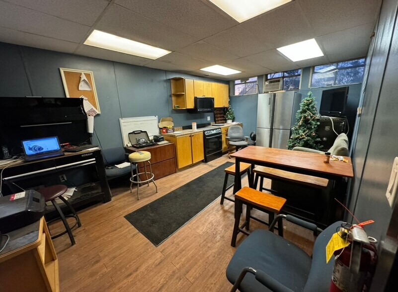 More Photos Of 201 S Mill St, South Lyon Manufacturing For Sale