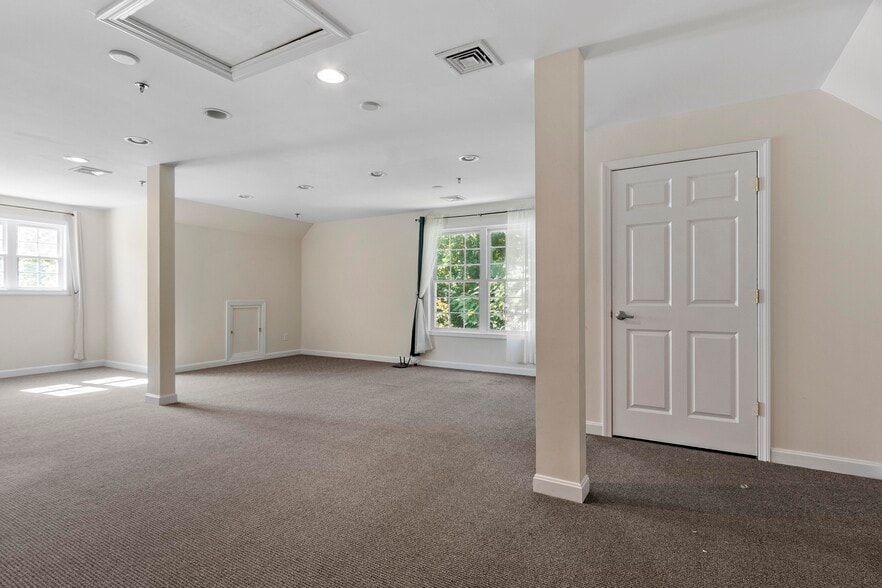 More Photos Of 206 Southbridge St, Auburn Office For Lease