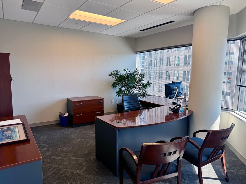 More Photos Of 101 N Tryon St, Charlotte Office For Lease