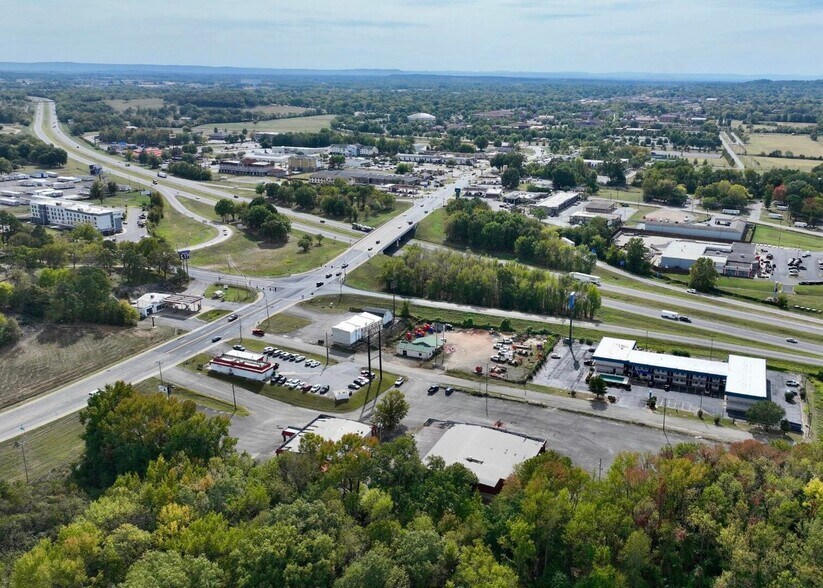 More Photos Of 2807 N Arkanasas Ave, Russellville General Retail For Sale